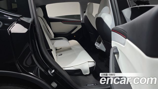 Tesla Model Y RWD 2025 — фото 12