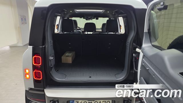 Land Rover Defender (L663) 110 P300 X-Dynamic SE 2022 — фото 17