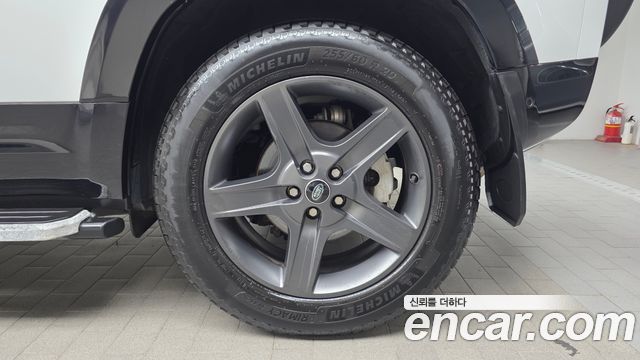 Land Rover Defender (L663) 110 P300 X-Dynamic SE 2022 — фото 21