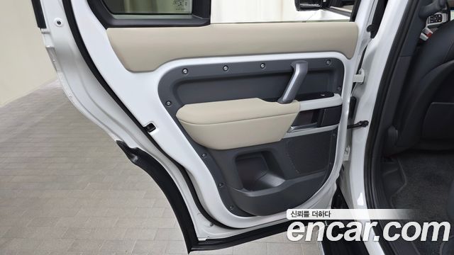 Land Rover Defender (L663) 110 P300 X-Dynamic SE 2022 — фото 25