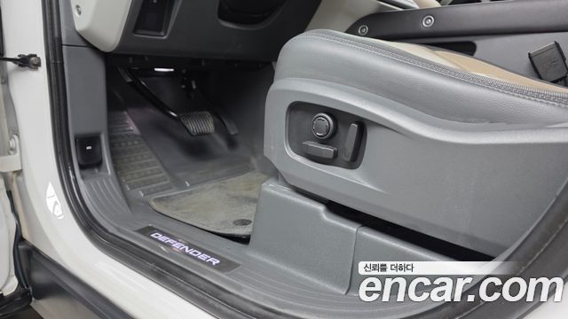 Land Rover Defender (L663) 110 P300 X-Dynamic SE 2022 — фото 32