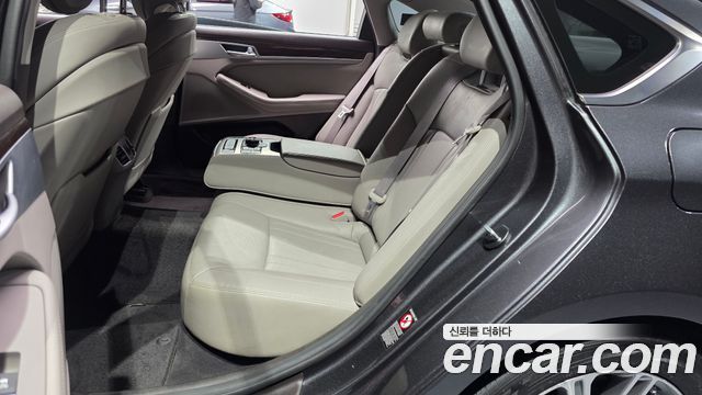 Genesis G80 3.3 GDI AWD Luxury 2017 — фото 15