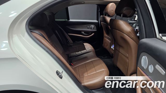 Mercedes-Benz E-Class (W213) E300 AMG Line 2019 — фото 12