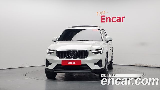 Volvo XC40 B4 Ultra Bright 2025 — фото 3