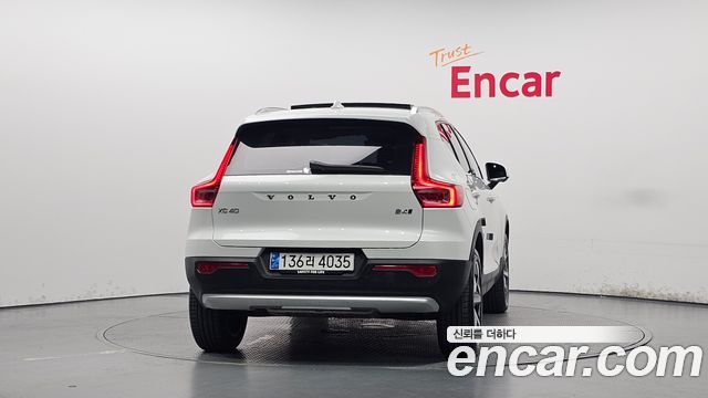 Volvo XC40 B4 Ultra Bright 2025 — фото 4