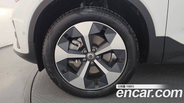 Volvo XC40 B4 Ultra Bright 2025 — фото 5