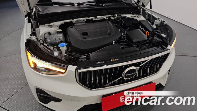 Volvo XC40 B4 Ultra Bright 2025 — фото 6