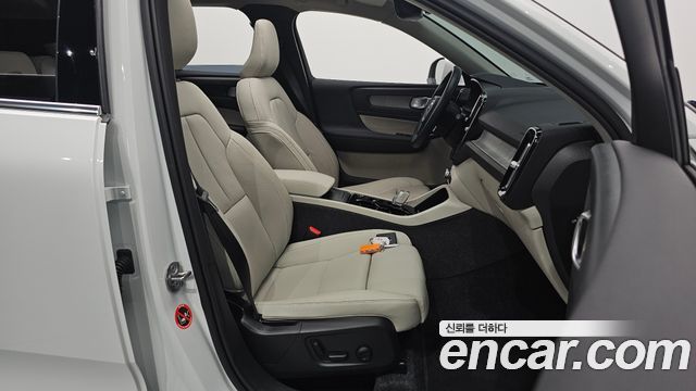 Volvo XC40 B4 Ultra Bright 2025 — фото 10