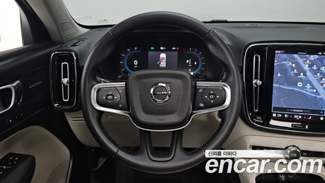 Volvo XC40 B4 Ultra Bright 2025 — фото 13