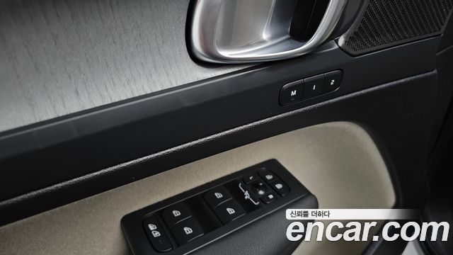 Volvo XC40 B4 Ultra Bright 2025 — фото 18