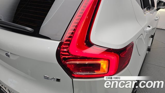 Volvo XC40 B4 Ultra Bright 2025 — фото 23