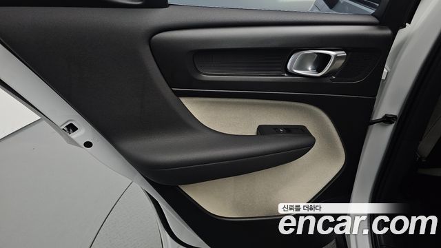 Volvo XC40 B4 Ultra Bright 2025 — фото 25