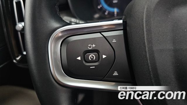 Volvo XC40 B4 Ultra Bright 2025 — фото 33