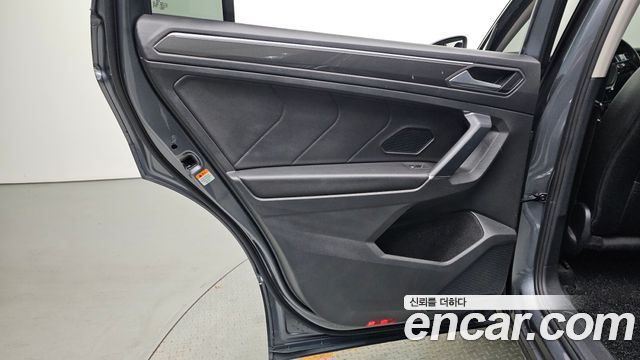 Volkswagen Tiguan Allspace 2.0 TDI Prestige 2020 — фото 25