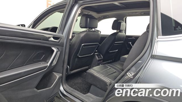 Volkswagen Tiguan Allspace 2.0 TDI Prestige 2020 — фото 26