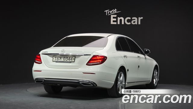 Mercedes-Benz E-Class (W213) E220d Avantgarde 2017 — фото 2