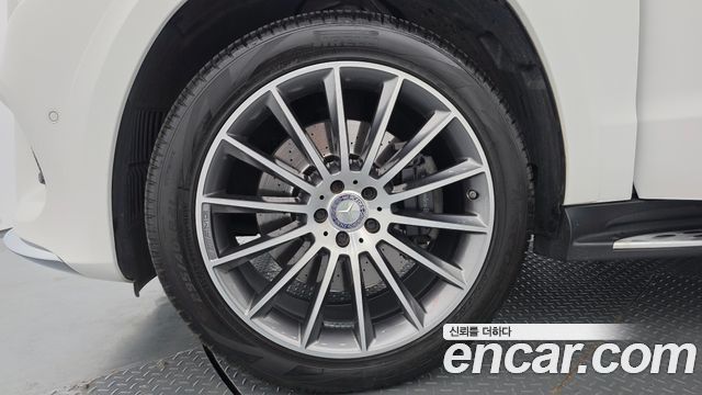 Mercedes-Benz GLS-Class (X166) GLS500 4MATIC 2017 — фото 5