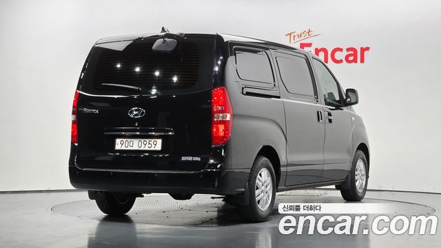 Hyundai Grand Starex Van 3-Seater Smart 2021 — фото 2