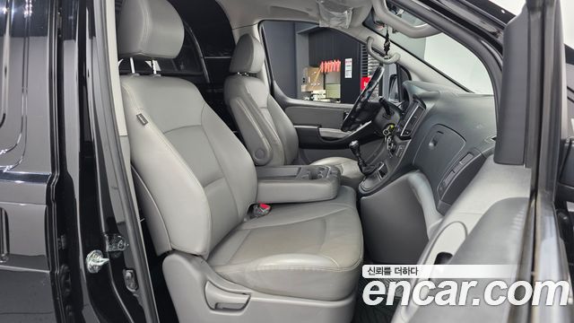 Hyundai Grand Starex Van 3-Seater Smart 2021 — фото 11
