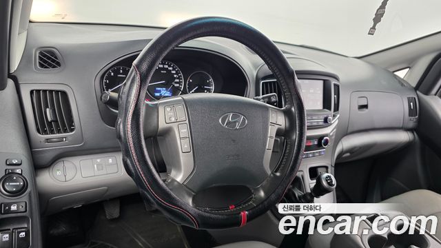 Hyundai Grand Starex Van 3-Seater Smart 2021 — фото 13