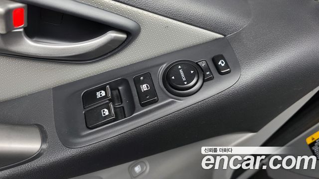 Hyundai Grand Starex Van 3-Seater Smart 2021 — фото 18