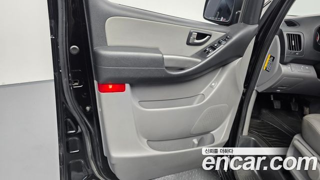 Hyundai Grand Starex Van 3-Seater Smart 2021 — фото 24