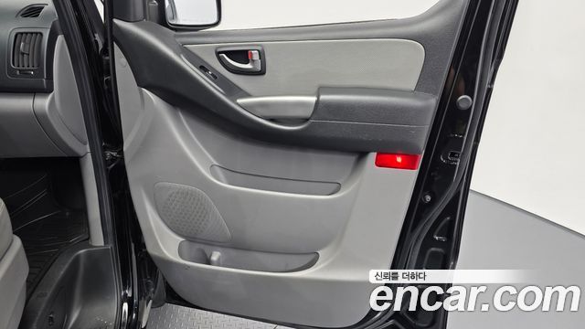 Hyundai Grand Starex Van 3-Seater Smart 2021 — фото 25