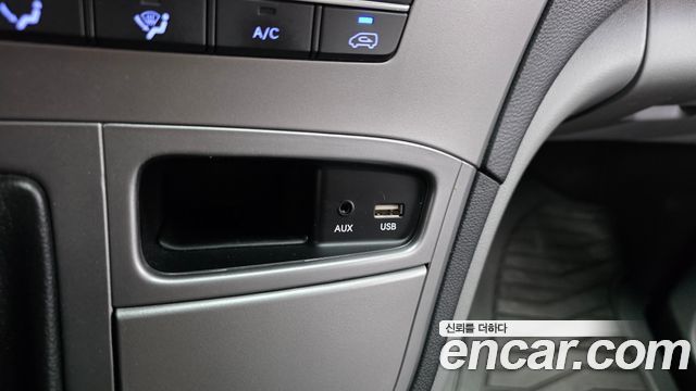 Hyundai Grand Starex Van 3-Seater Smart 2021 — фото 28