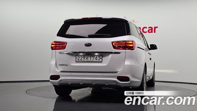 Kia Carnival 9-Seater Prstige 2019 — фото 4