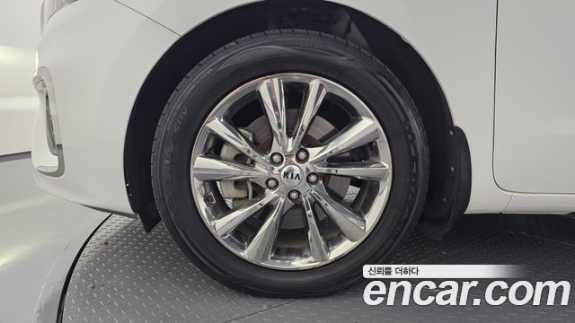 Kia Carnival 9-Seater Prstige 2019 — фото 5