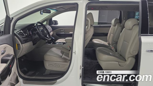 Kia Carnival 9-Seater Prstige 2019 — фото 10