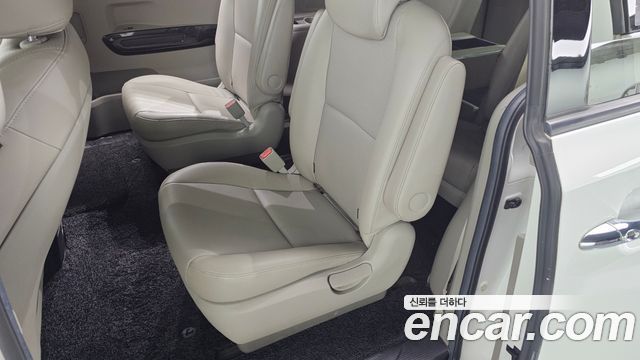 Kia Carnival 9-Seater Prstige 2019 — фото 11