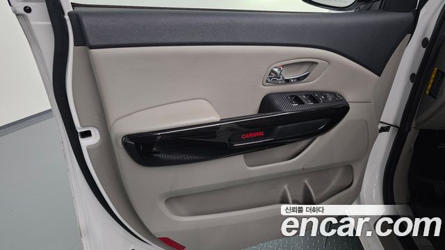 Kia Carnival 9-Seater Prstige 2019 — фото 24