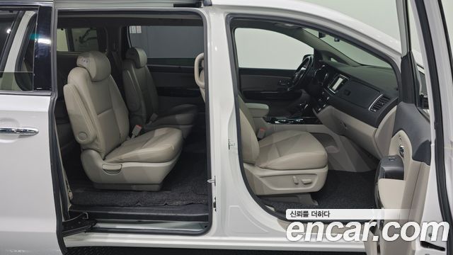 Kia Carnival 9-Seater Prstige 2019 — фото 26