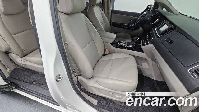 Kia Carnival 9-Seater Prstige 2019 — фото 27