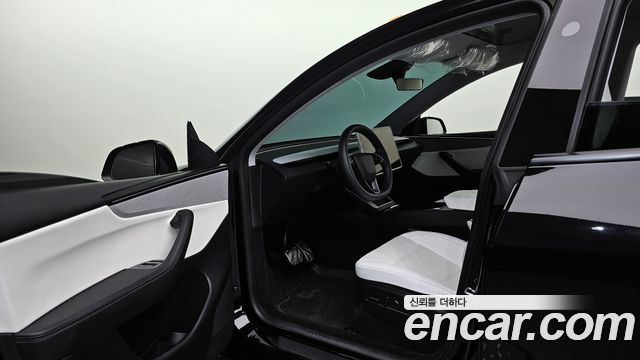 Tesla Model Y RWD 2025 — фото 10