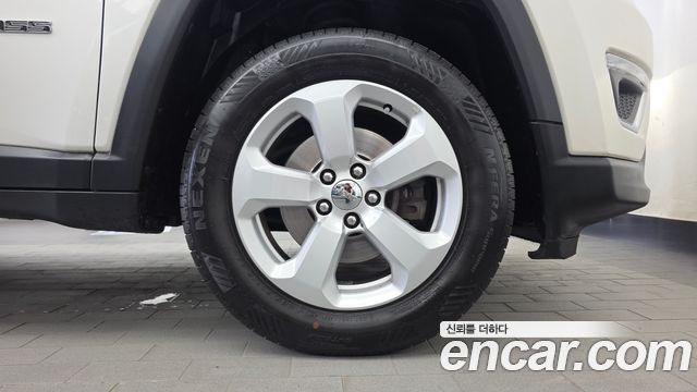 Jeep Compass (II) 2.4 Limitied AWD 2019 — фото 21