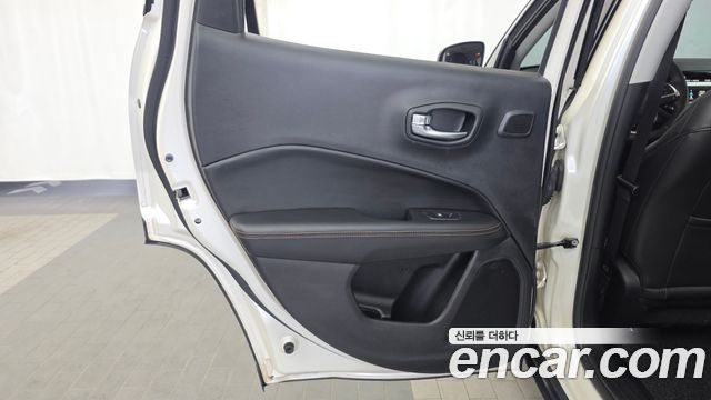 Jeep Compass (II) 2.4 Limitied AWD 2019 — фото 25