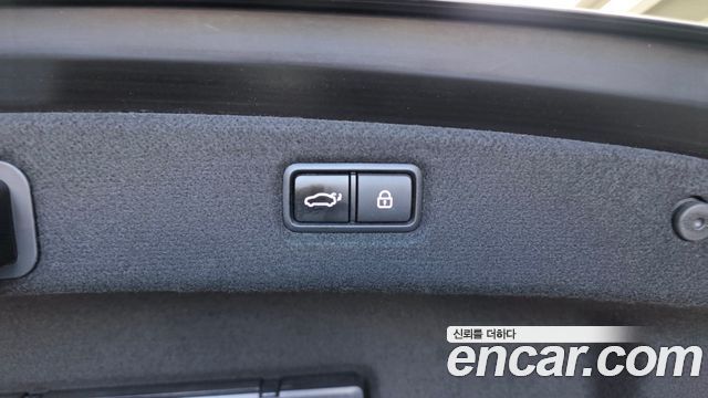 Genesis G90 3.3 T AWD Premium Luxury 2019 — фото 30