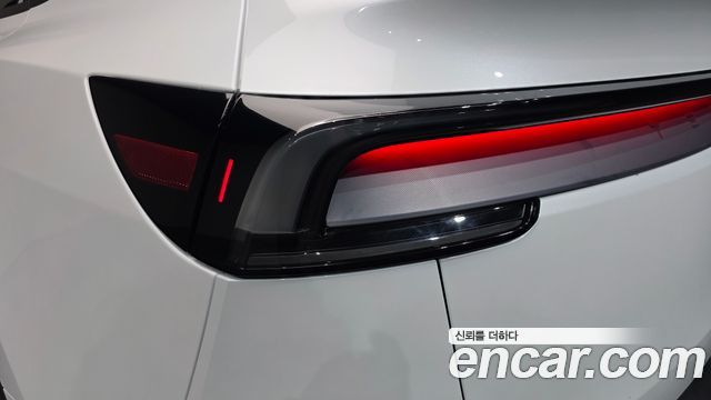 Tesla Model Y RWD 2025 — фото 23