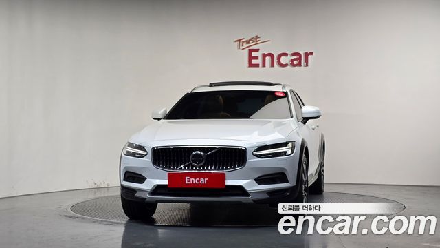 Volvo V90 Cross Country B5 Pro AWD 2021 — фото 3