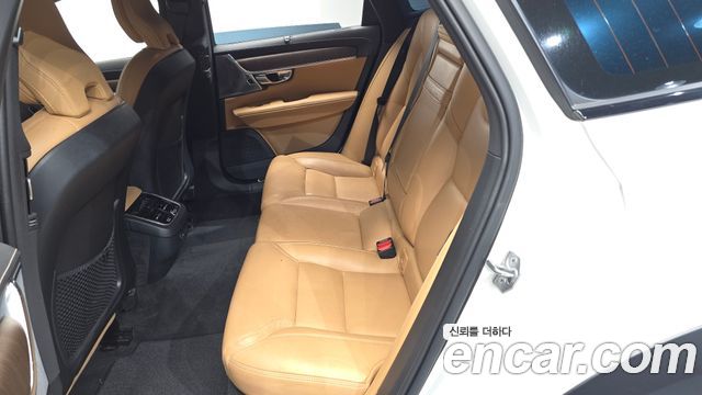 Volvo V90 Cross Country B5 Pro AWD 2021 — фото 11