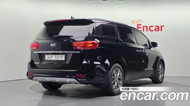 Kia Carnival 9-Seater Prstige 2019 — фото 2