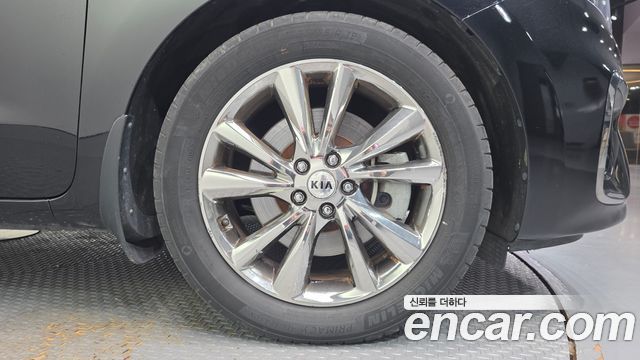 Kia Carnival 9-Seater Prstige 2019 — фото 5