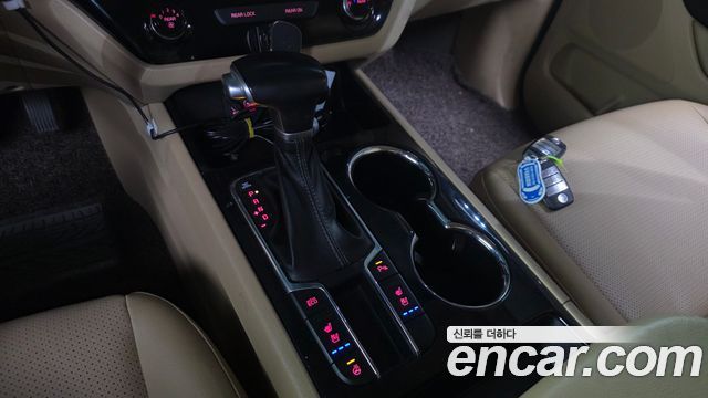 Kia Carnival 9-Seater Prstige 2019 — фото 9