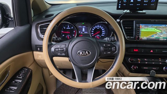 Kia Carnival 9-Seater Prstige 2019 — фото 13
