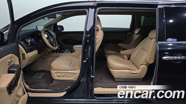 Kia Carnival 9-Seater Prstige 2019 — фото 16