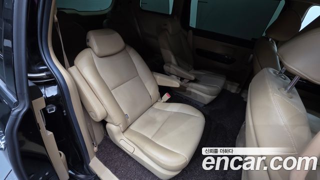 Kia Carnival 9-Seater Prstige 2019 — фото 18