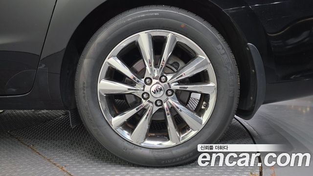 Kia Carnival 9-Seater Prstige 2019 — фото 21