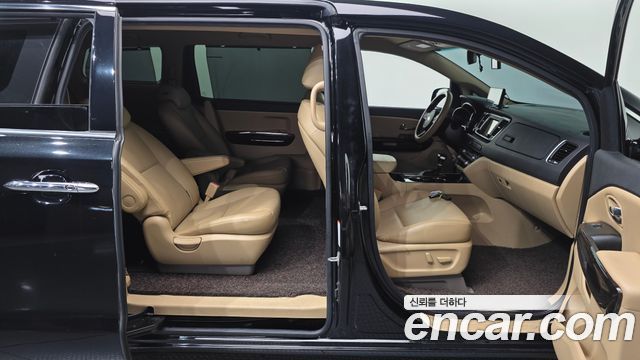 Kia Carnival 9-Seater Prstige 2019 — фото 26